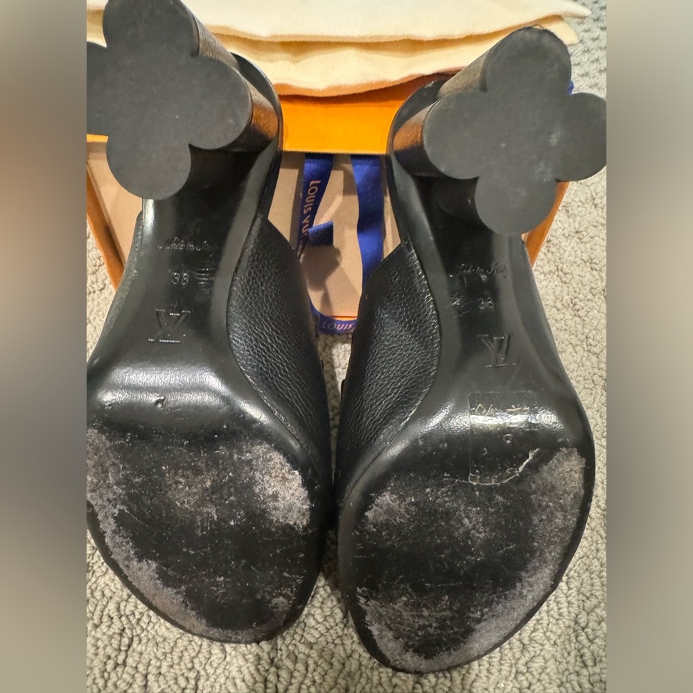 LOUIS VUITTON
Indiana Leather Mules In Black - Size 38 - Picture 5 of 7